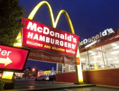 Αγριο ξύλο σε McDonald’s για μια κέτσαπ - Πελάτισσα επιτέθηκε σε υπάλληλο (βίντεο)